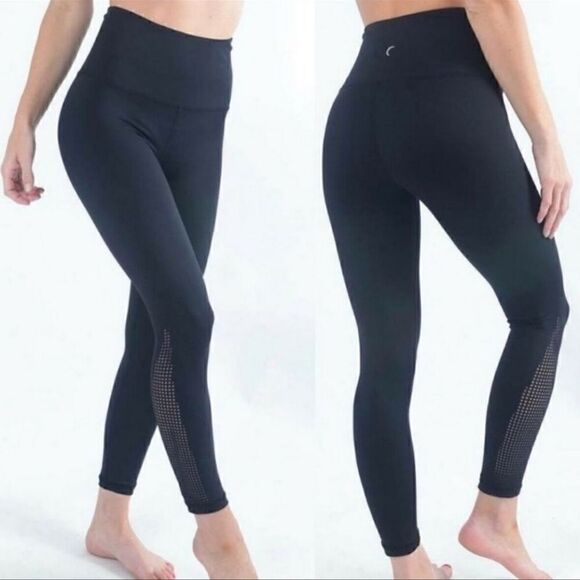 Zyia Active Black Perforated Leggings - Picture 1 of 7